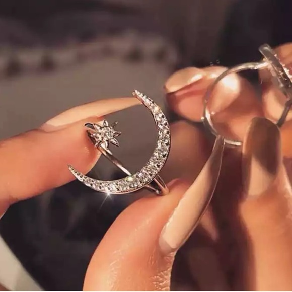 DELICATE MOON & STAR CRYSTAL ZIRCON RING - Picture 3 of 6
